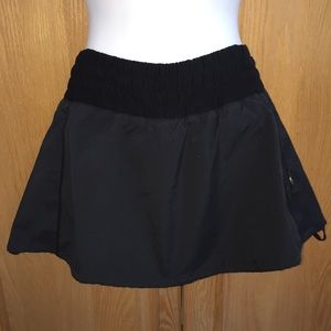 RARE Lululemon Black Skirt Skort 4 - Older Style